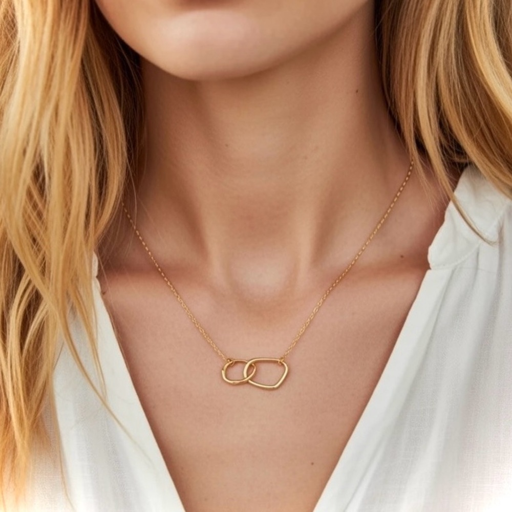 Gold Linked Circle Necklace